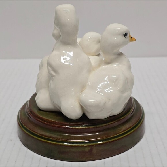 Vintage Ceramic baby ducks figurine Signed - Picture 5 of 9